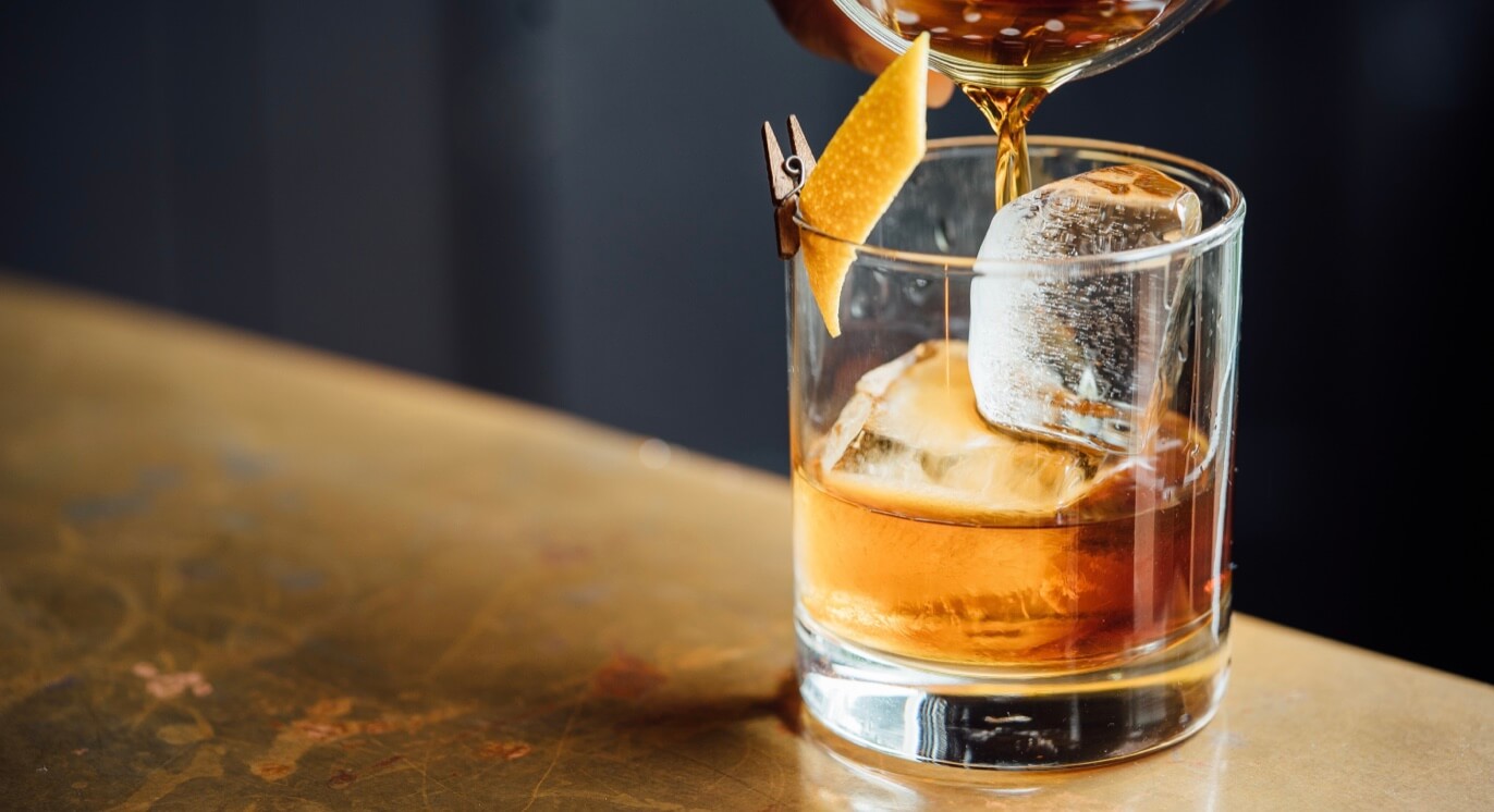 Виски Сауэр: история и рецепт знаменитого коктейля